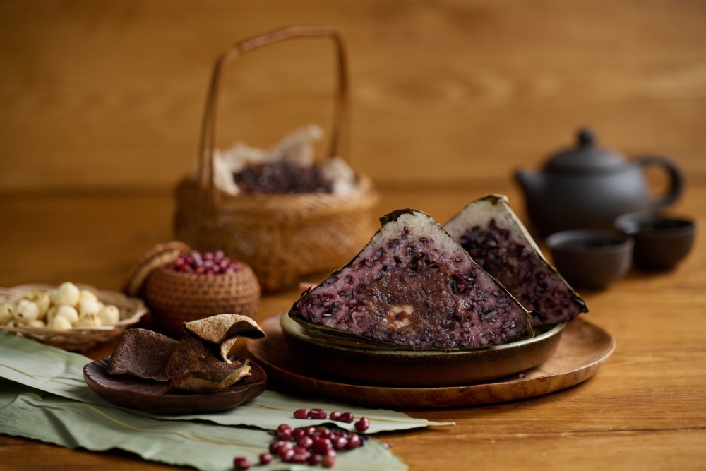 遠年陳皮豆沙蓮子紫米糭。