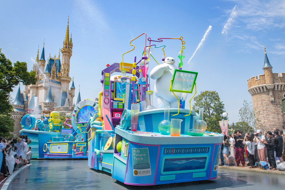 醫神Baymax噴水遊行！