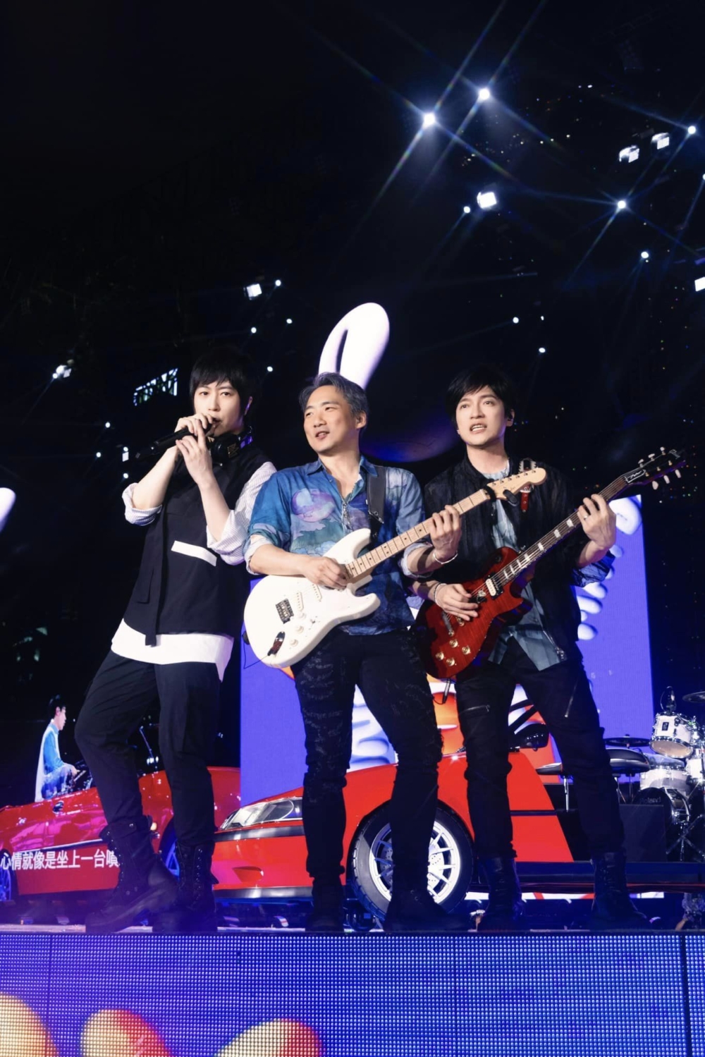 不過最令網友無法理解的，是對方期間都沒有去廁所稍微清潔衣褲或是拿衛生紙清理座位