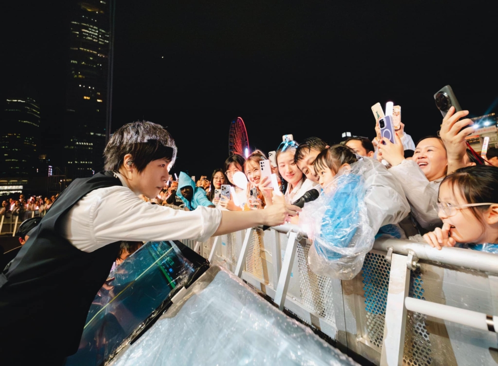 發現是坐在他前方一個年輕女子疑似尿失禁