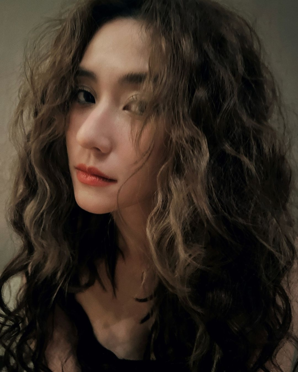 一眾網民看到超蓮的新髮型,亦有大讚:「好野性帶出點真美」