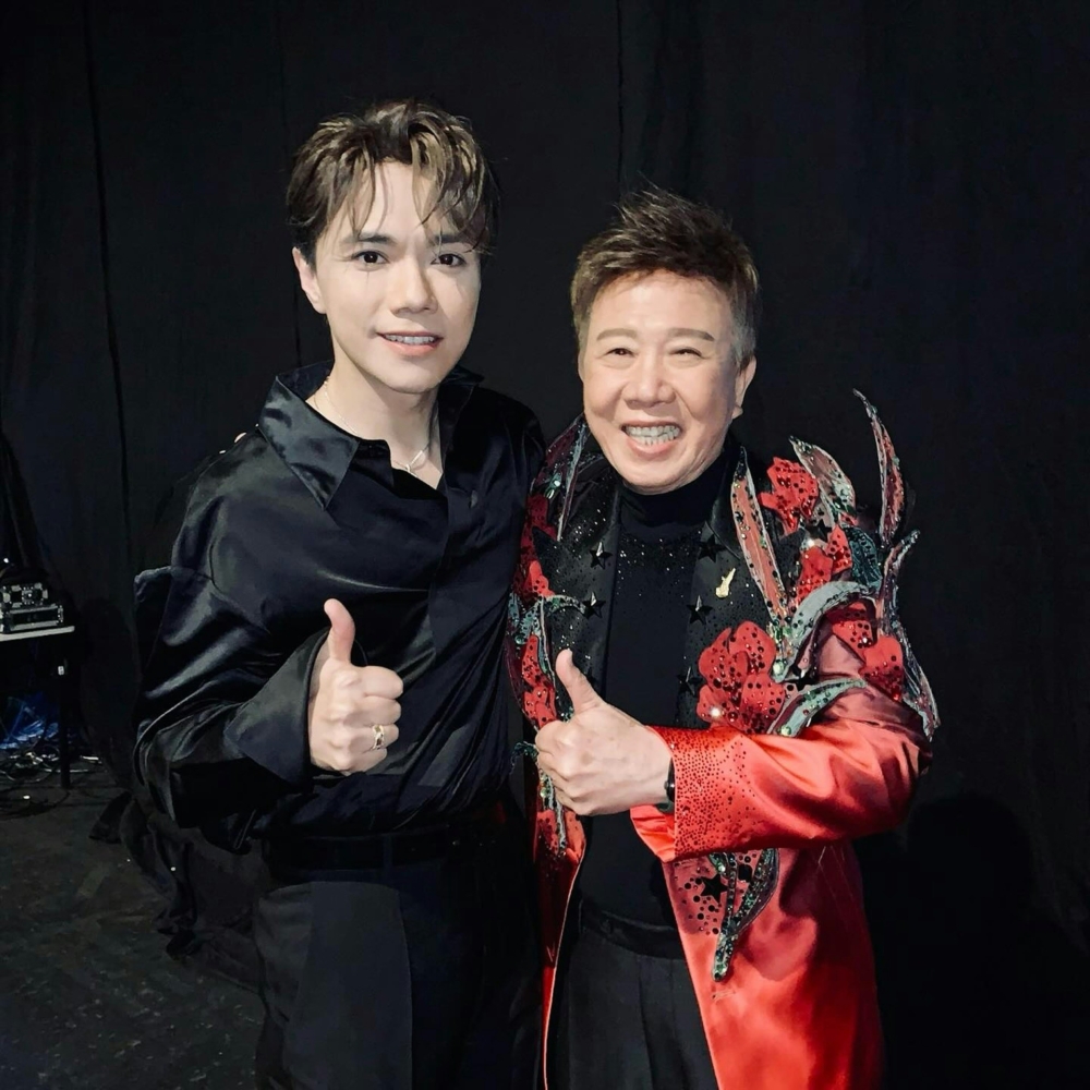 網友要求店方停止再播MIRROR、尹光及張敬軒的歌曲