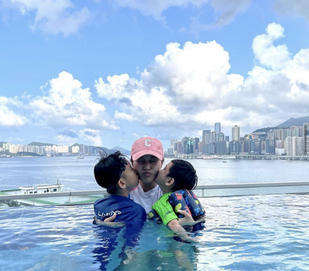岑潔儀與老公婚後育有兩子,有指她誕下長子後獲老公送將軍澳豪宅作獎勵。
