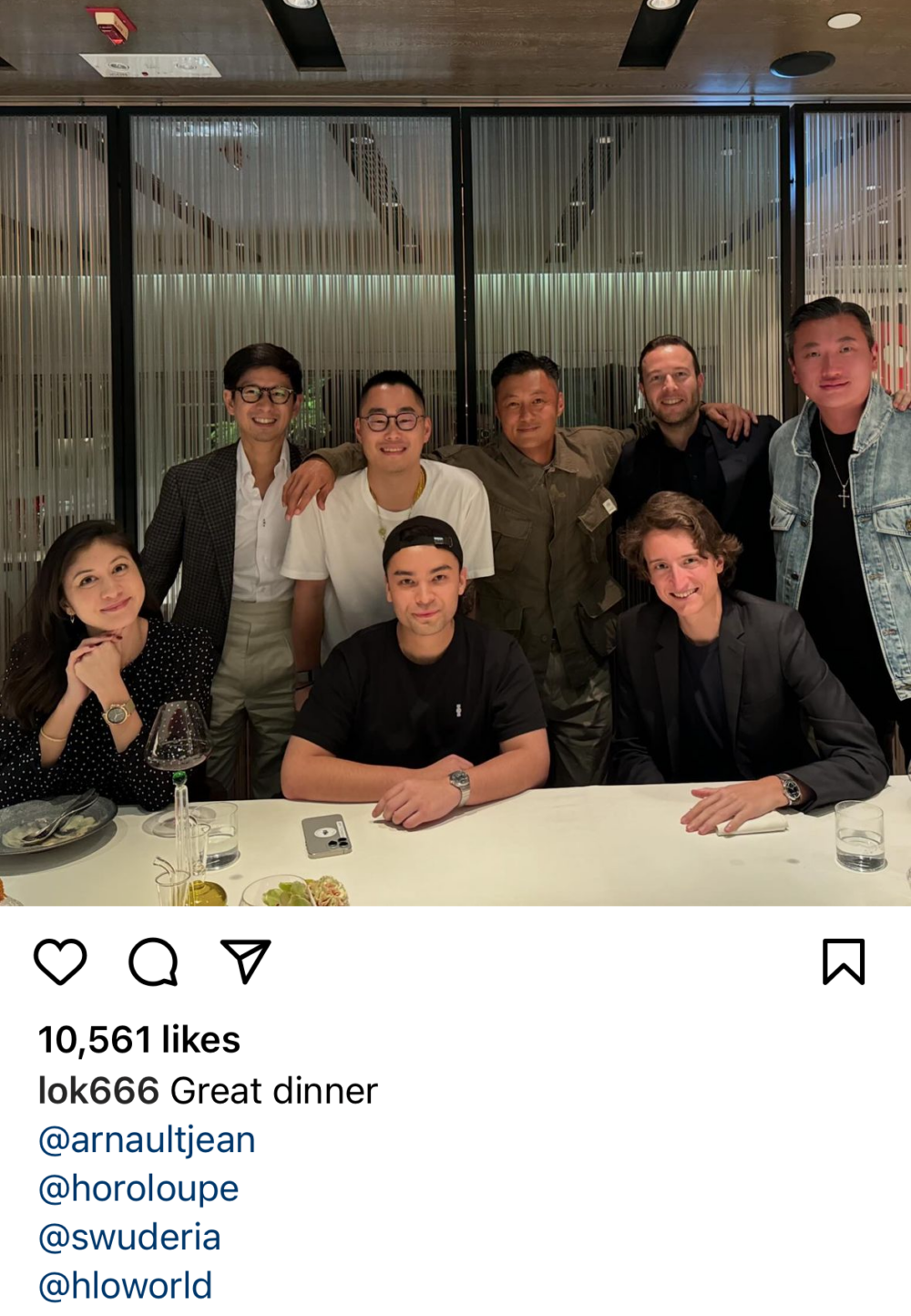 他分享的另一張聚會照上,LVMH老闆Bernard Arnault的小兒子Jean Arnault(第一排右一)也有現身。不僅如此,余文樂更搭住二手腕錶交易平台Wristcheck的聯合創始人Sean Wong(第二排左二)的膊頭