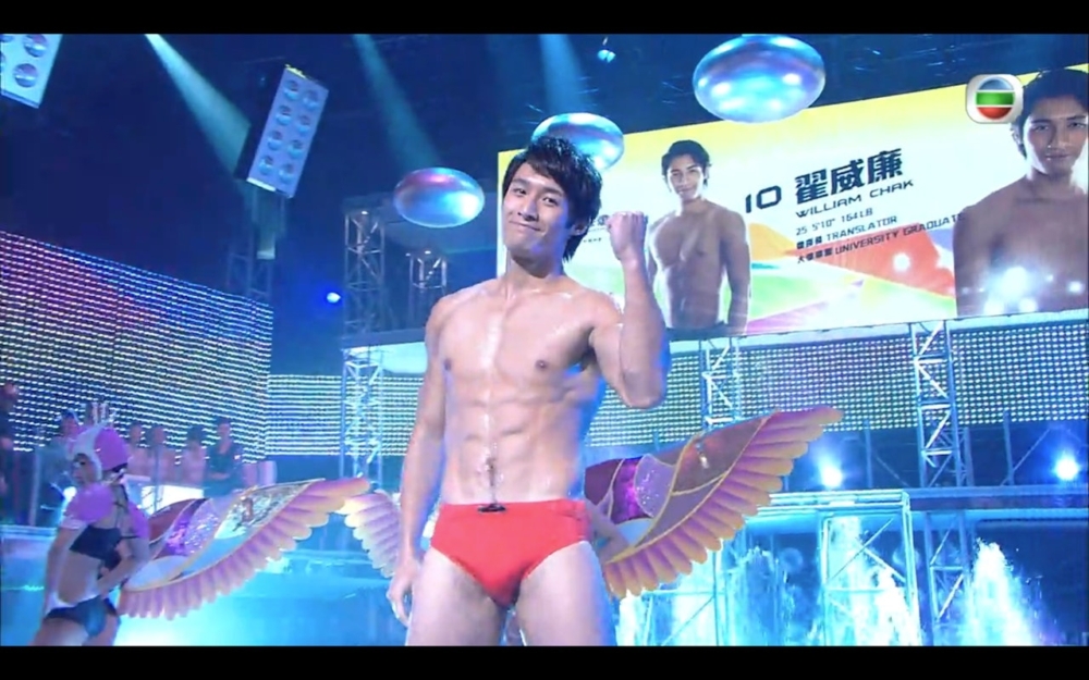 翟威廉2010年參加香港先生選舉，以「八料冠軍」姿態加入TVB