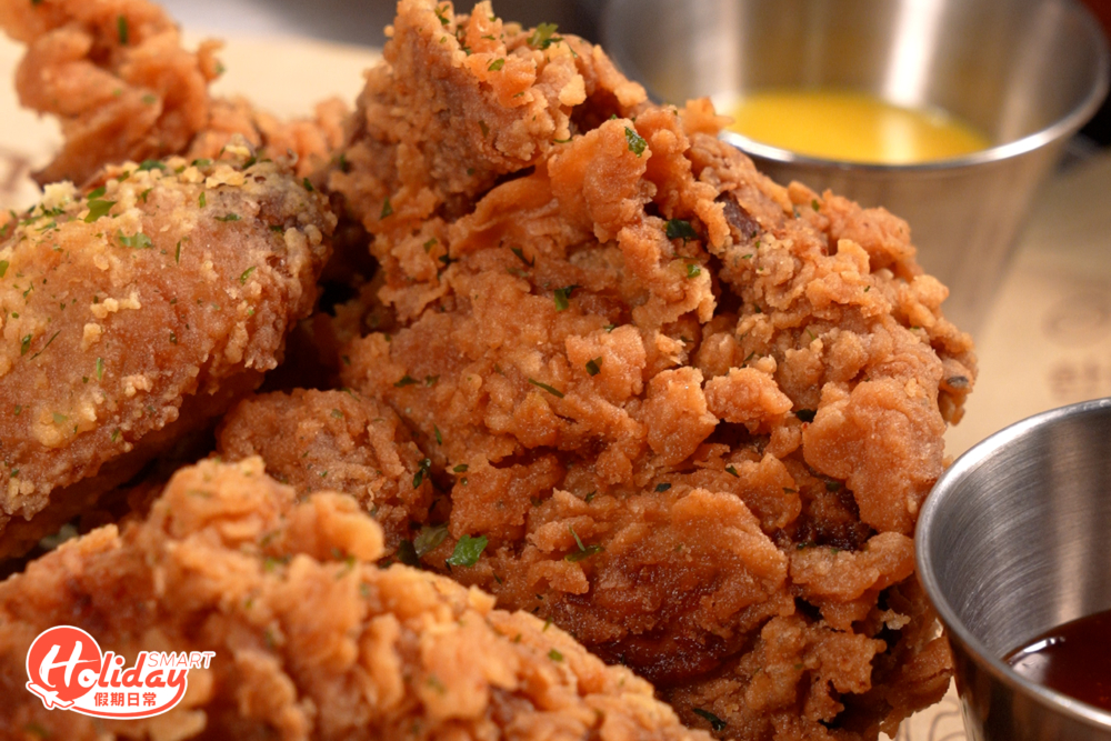 醃得鹹香入味，外皮炸得非常香脆。