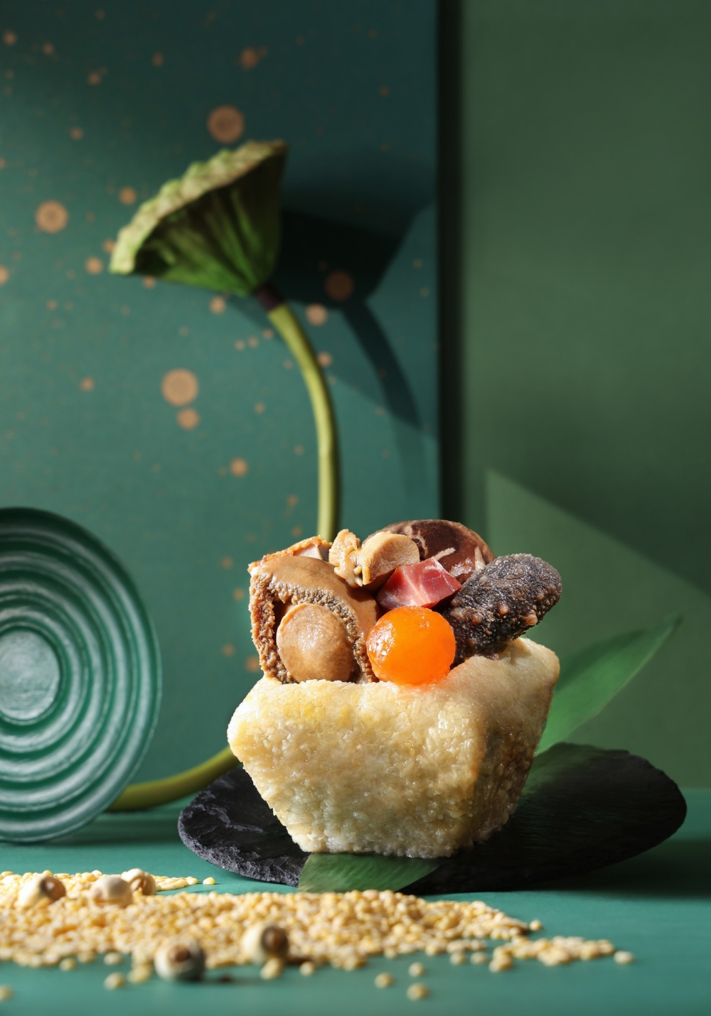 金裝佛跳牆鮑魚糭。