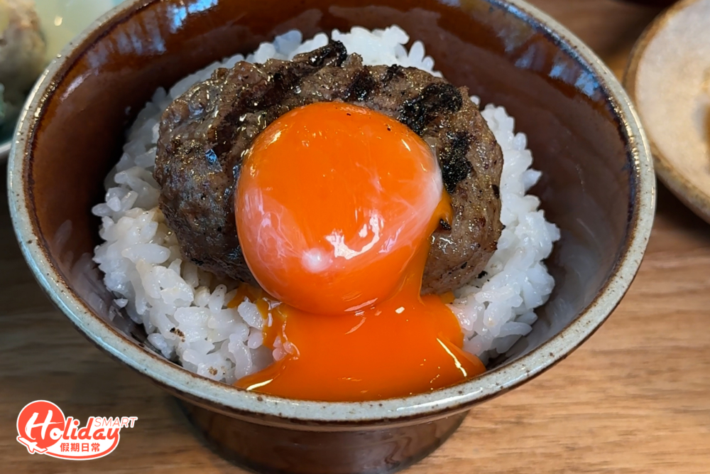 開業期間座位以現場取票方式入座，每人可取一張票，每張挽肉と米香港取票可登記最多2個座位。