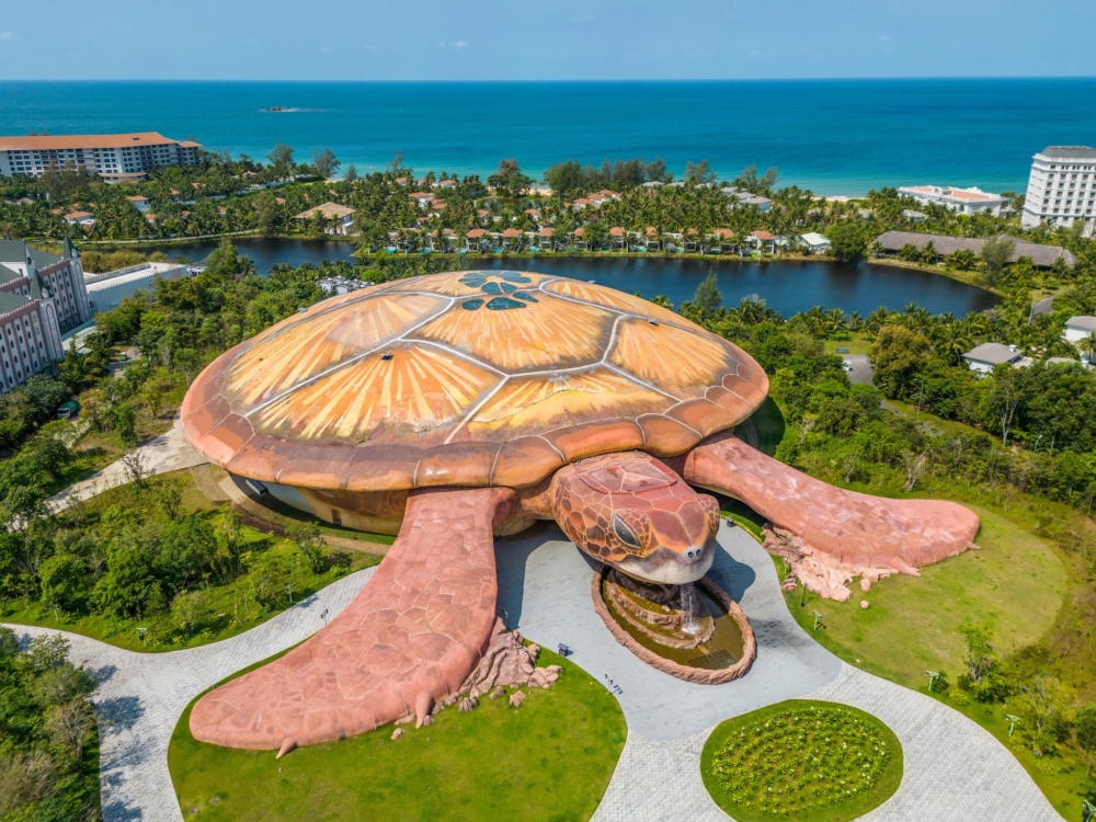 建築外觀是一隻超巨型海龜造型的海龜水族館！