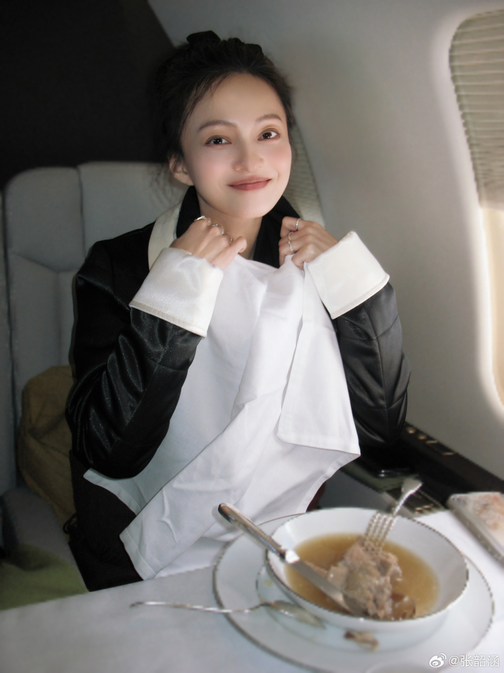 歌手張韶涵最近參加了中國江蘇的「時光演唱會」