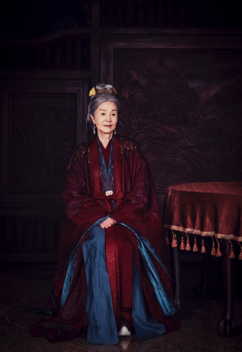 台灣資深影后歸亞蕾飾演南慶最大金流的大族「明家」的「明老太君」,看似慈眉善目,實則心思毒辣!