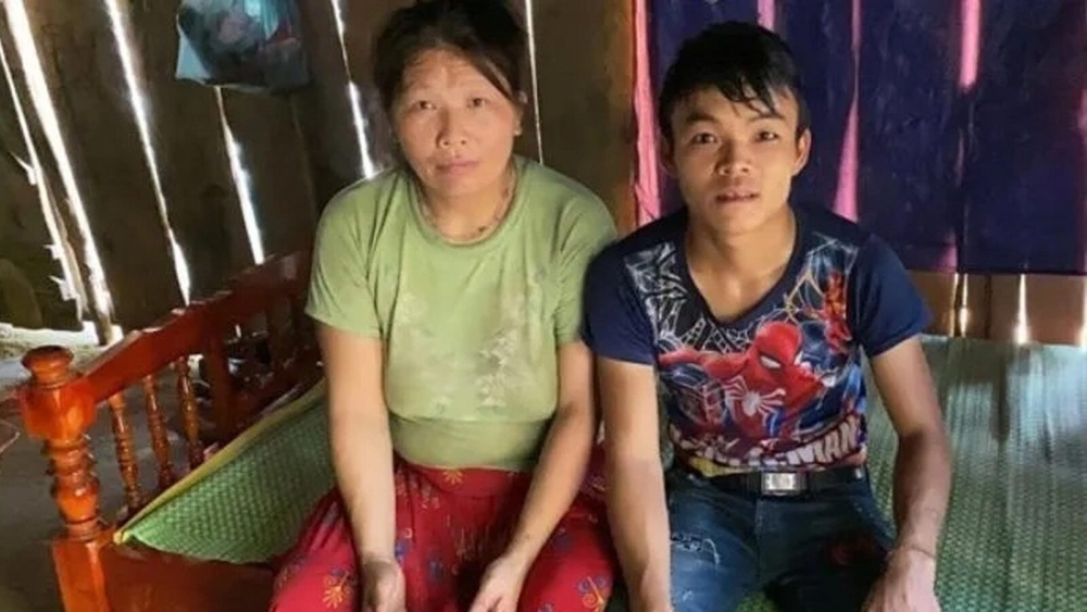 阿星遇見了53歲的姬亞，兩人情感迅速升溫，阿星更向姬亞求婚。