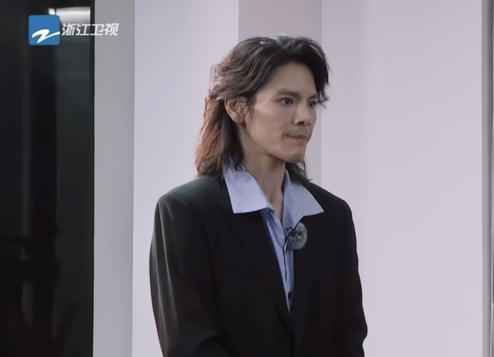 向佐相當積極，一開始便堅持要演男主角梁景仁的角色