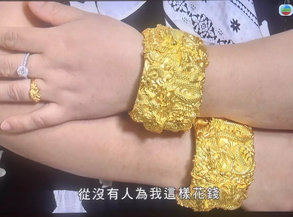 鄧兆尊懷疑何伯送禮情節是抄襲自己