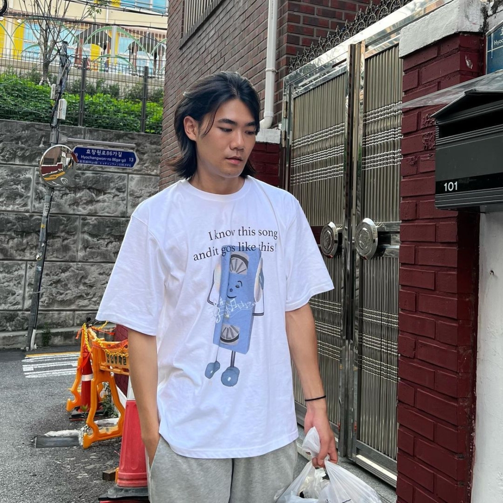 現年26歲的NEEDMORECASH曾擔任舞者,並做過BTS《FIRE》及《NOT TODAY》的dancer!