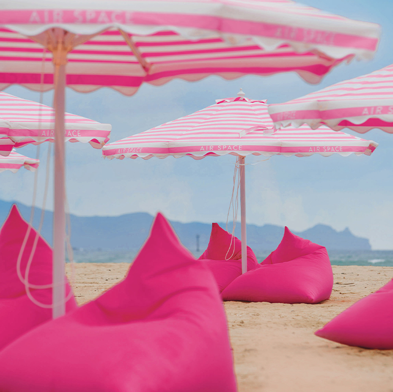 福容大飯店與台灣女裝品牌AIRSPACE合作，將超夢幻的粉紅海岸直接搬入福容貢寮沙灘！