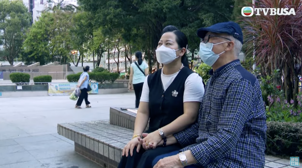 76歲的何伯因為與何太結婚而與5位子女反目，戶口的$450萬存款更被全數取走