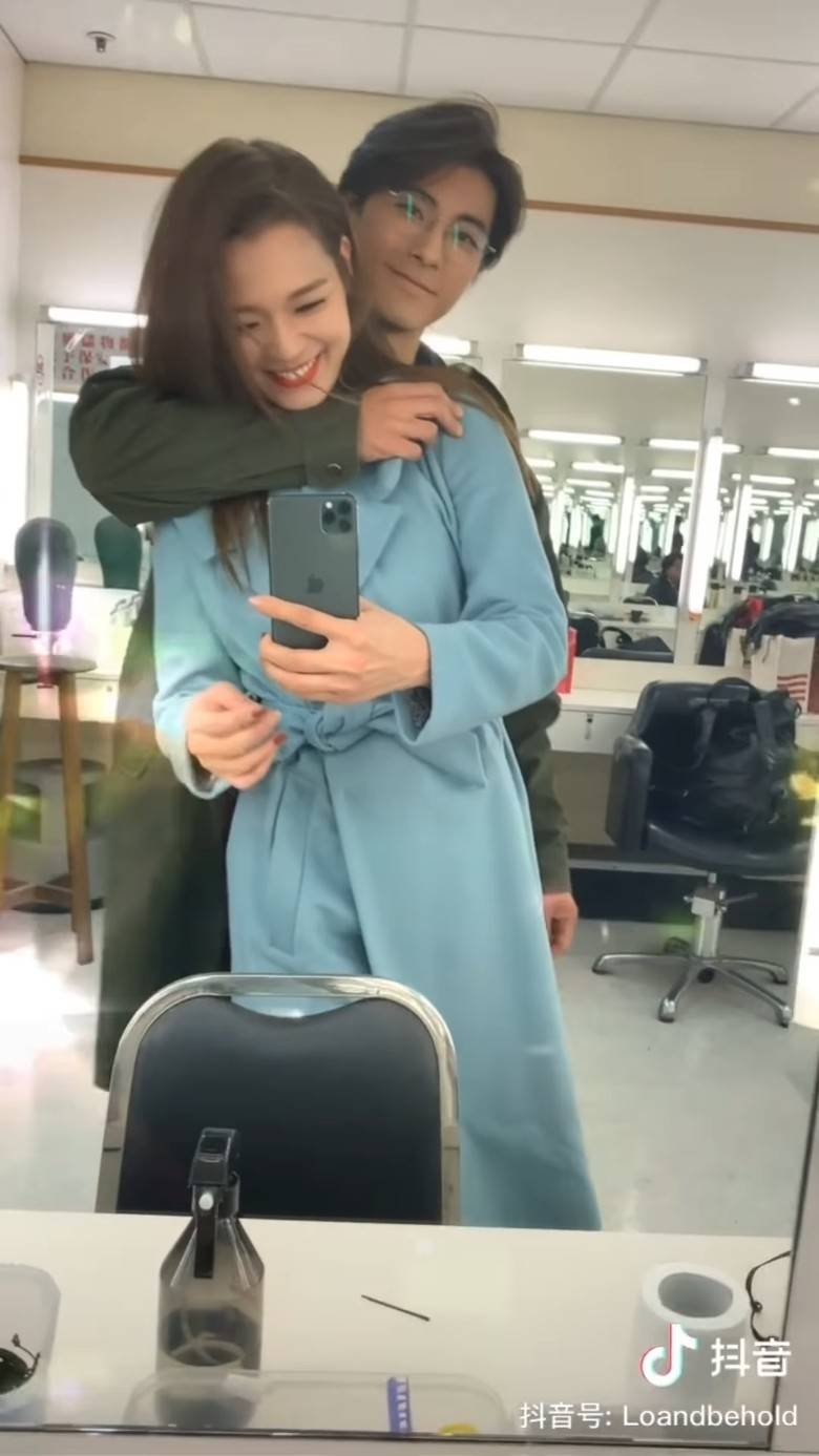 影片開頭標註是2020年，見呂慧儀對鏡自拍