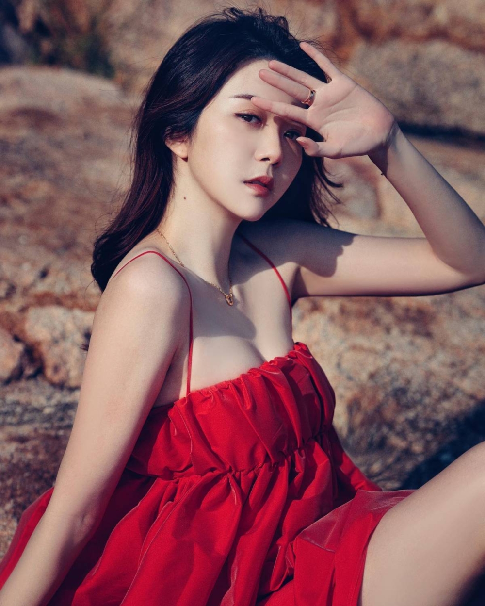 最近曾樂彤被發現原來已經在去年低調離巢英皇