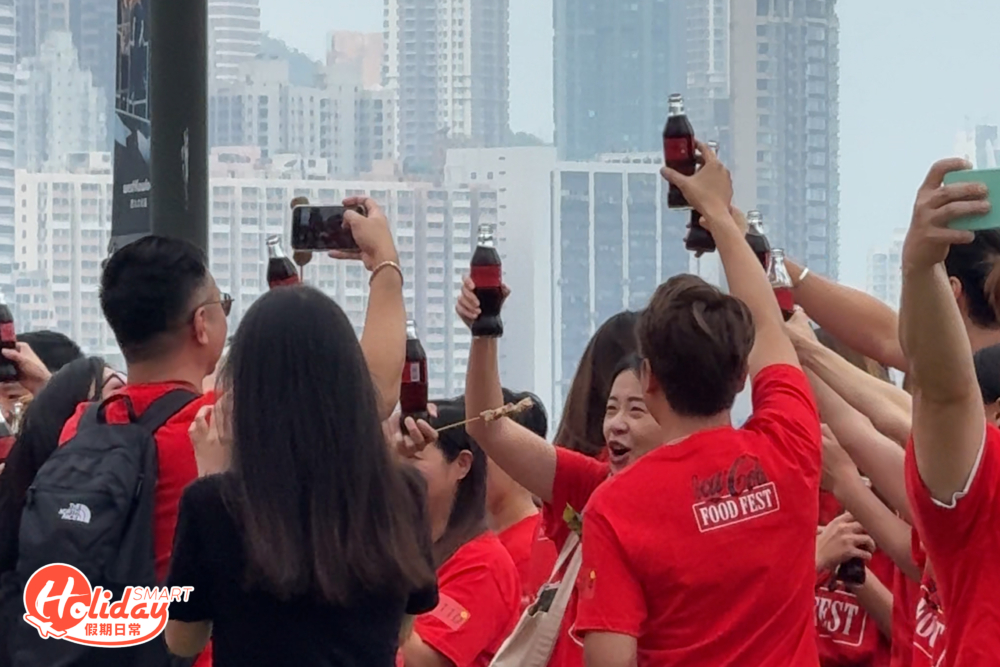 可口可樂也會在活動期間即免費送出24,000支玻璃樽裝無糖可口可樂，只要於 Coca-Cola® Food Fest 現場讚好可口可樂®Instagram，即可獲贈玻璃樽裝無糖可口可樂®一支。