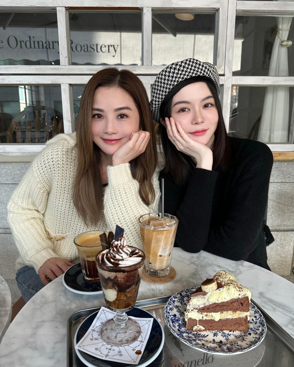 曾樂彤與阿Sa情同閨密，經常結伴旅行