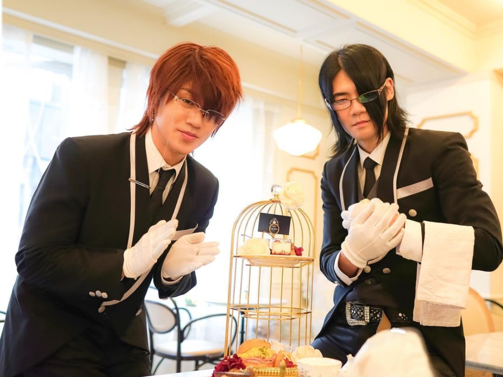 《晚安大小姐》神還原日本執事的經典造型,厚重瀏海加上長方形眼鏡,讓人留下印象深刻!