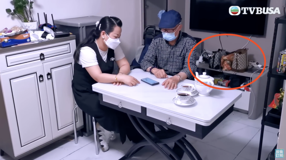 節目中她還公開了三個名牌袋
