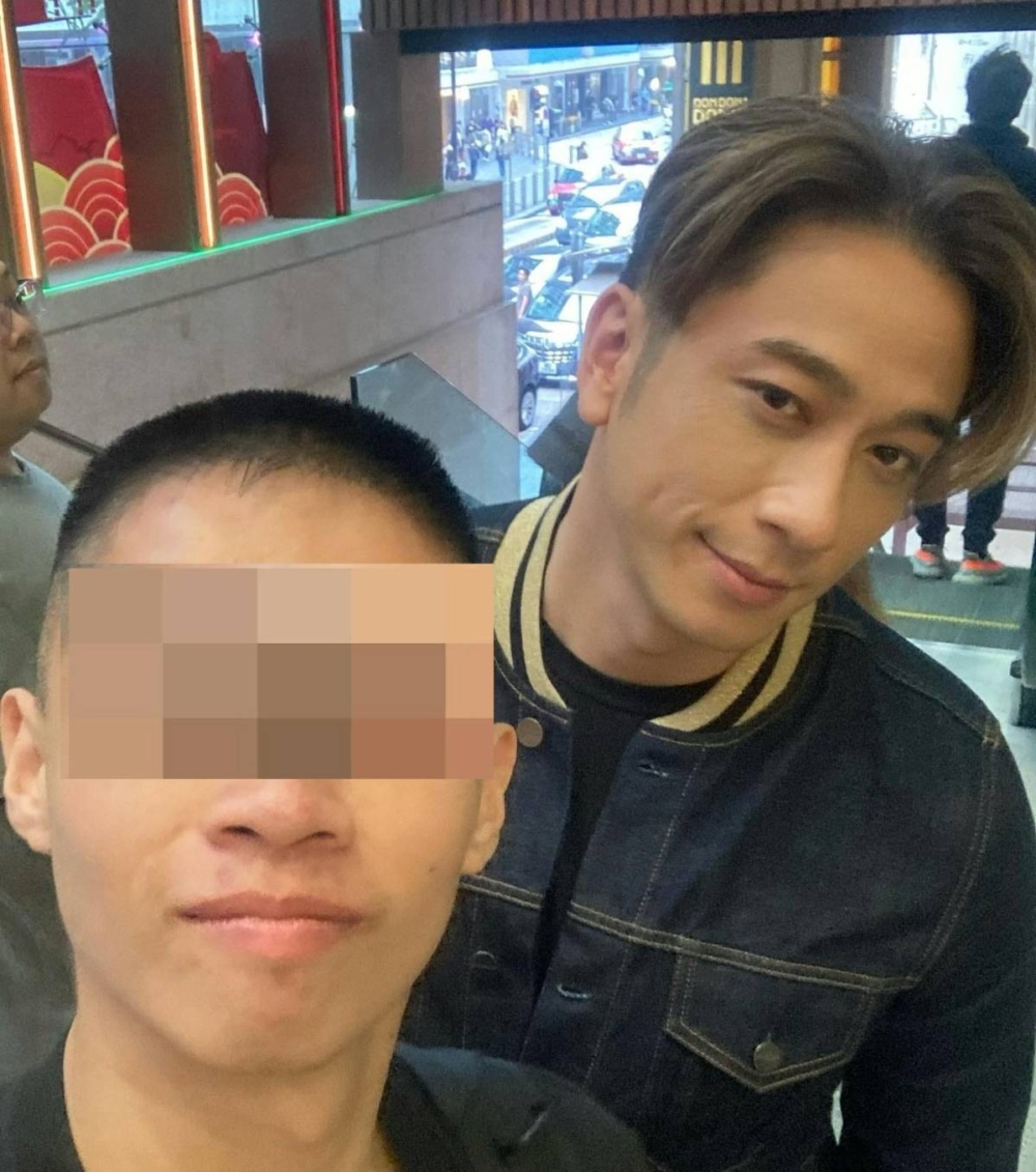 曾與逾百名大大小小的明星集郵