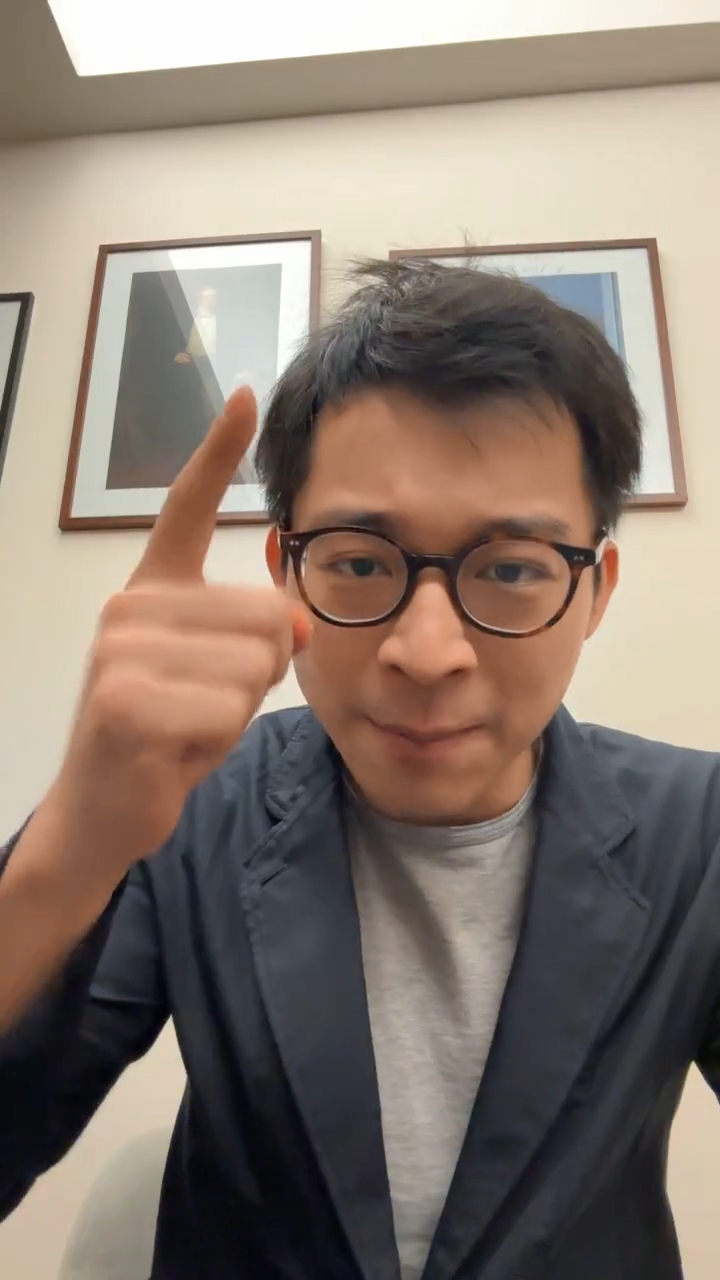 其後林作越說越激動並指手劃腳地說：「呢個人呀，貪！」