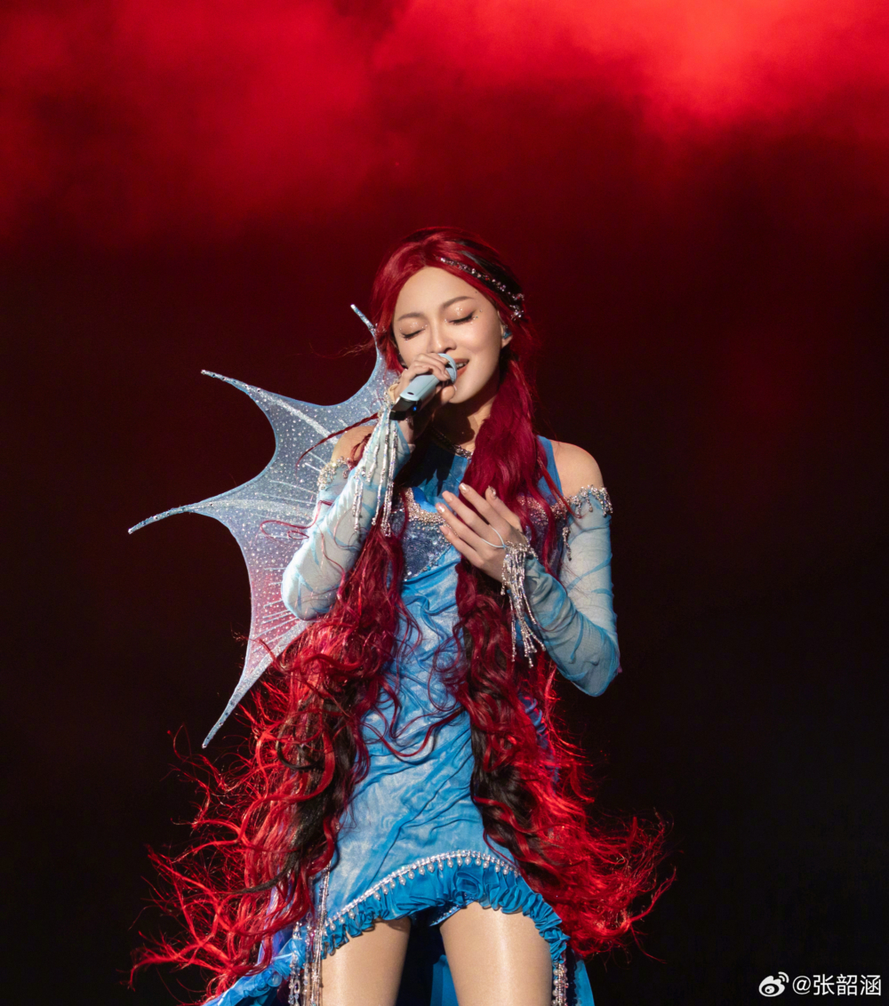 張韶涵雖然生病但依然堅持自己的舞台承諾