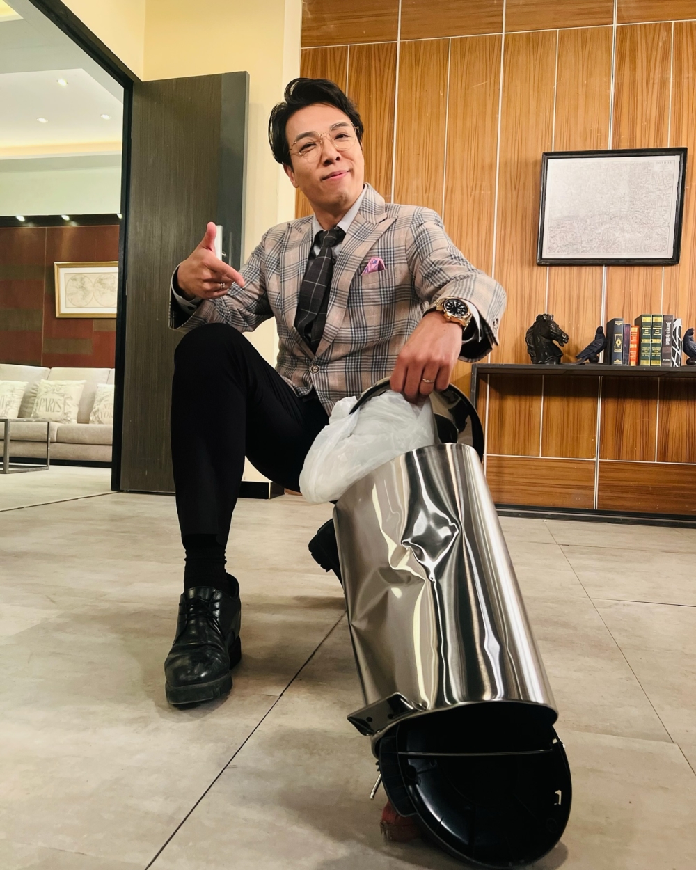 TVB《愛回家之開心速遞》「細龍生」的鄭世豪宣布與TVB結束長達24年的合作關係
