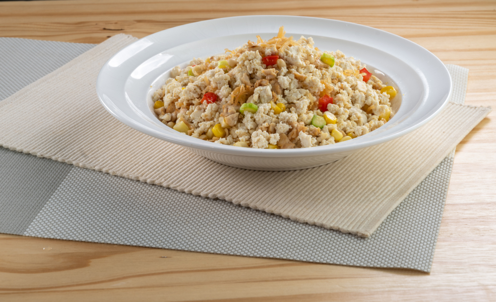 一碟食香味俱全的「炒豆腐飯」就大功告成！