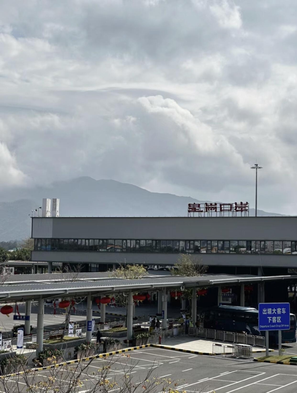 深圳皇崗口岸連接香港落馬洲口岸，是往返香港及內地唯一24小時通關的口岸！