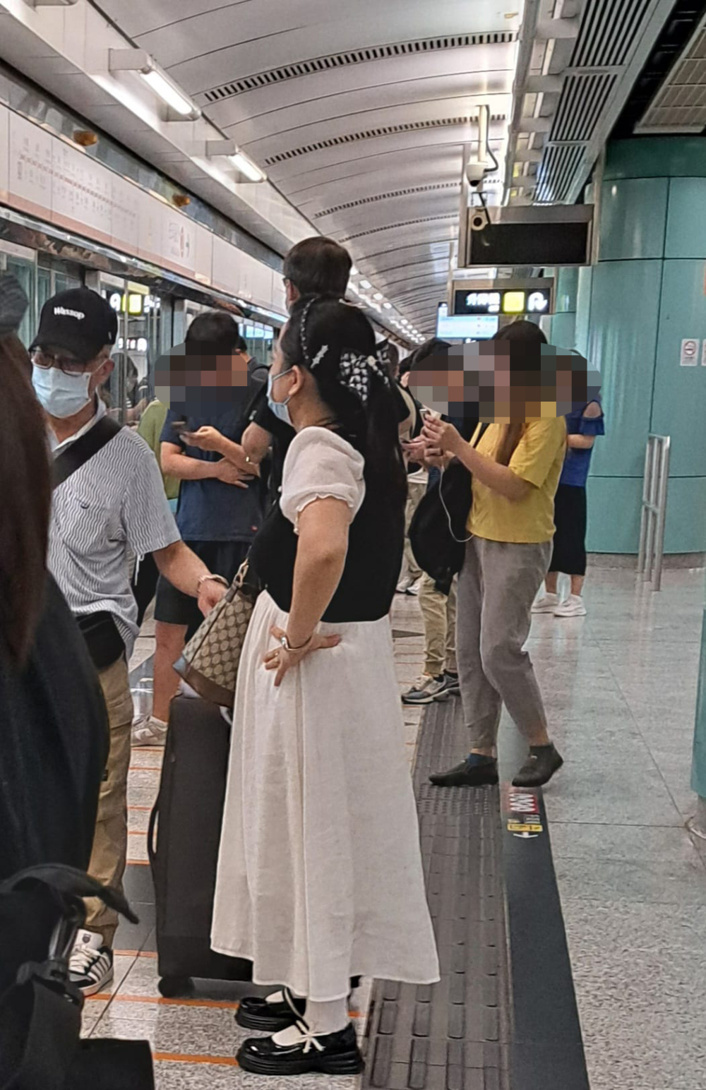 有網友目擊何伯何太北上陽江