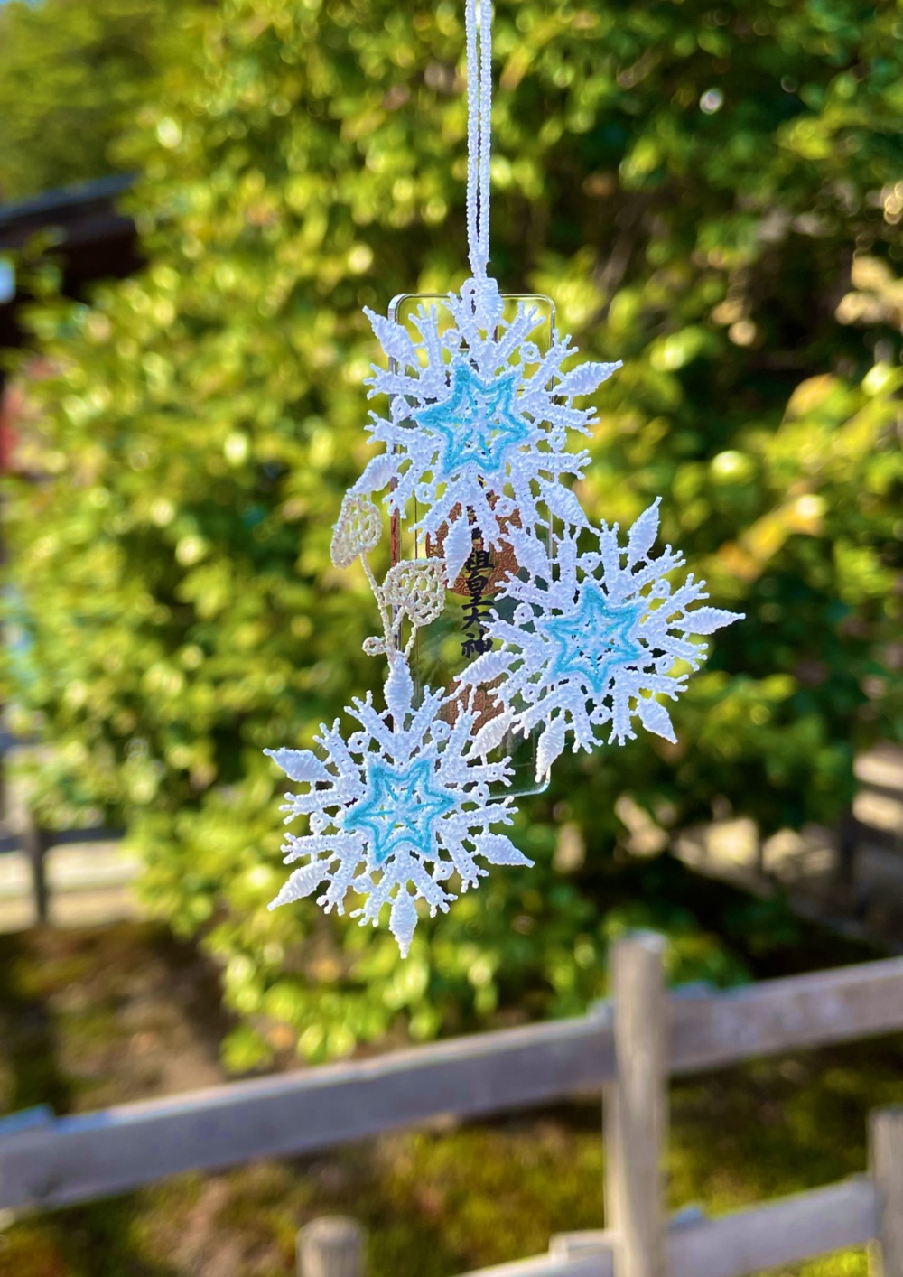 雪花造型的季節限定御守也同樣十分值得收藏