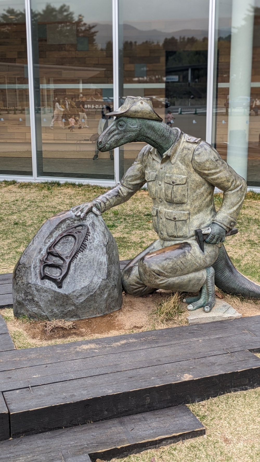 福井縣不但是日本發現最多恐龍化石的地方、恐龍研究據點，更設有多個恐龍主題的景點。