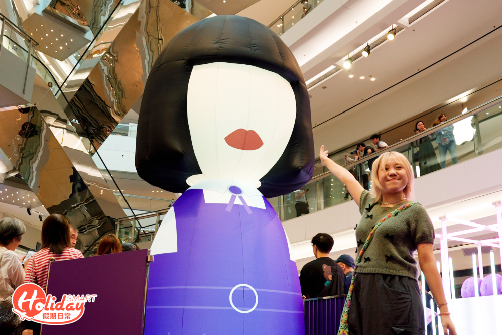 又一城打造多個主題打卡位，如3米高充氣木芥子。