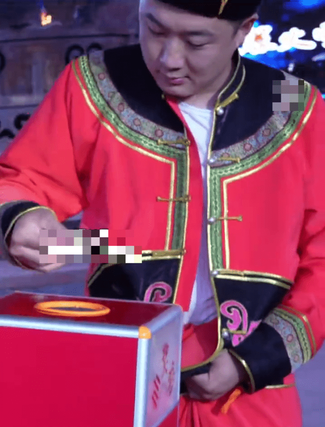 男遊客內蒙古旅遊抽中價值2萬白馬