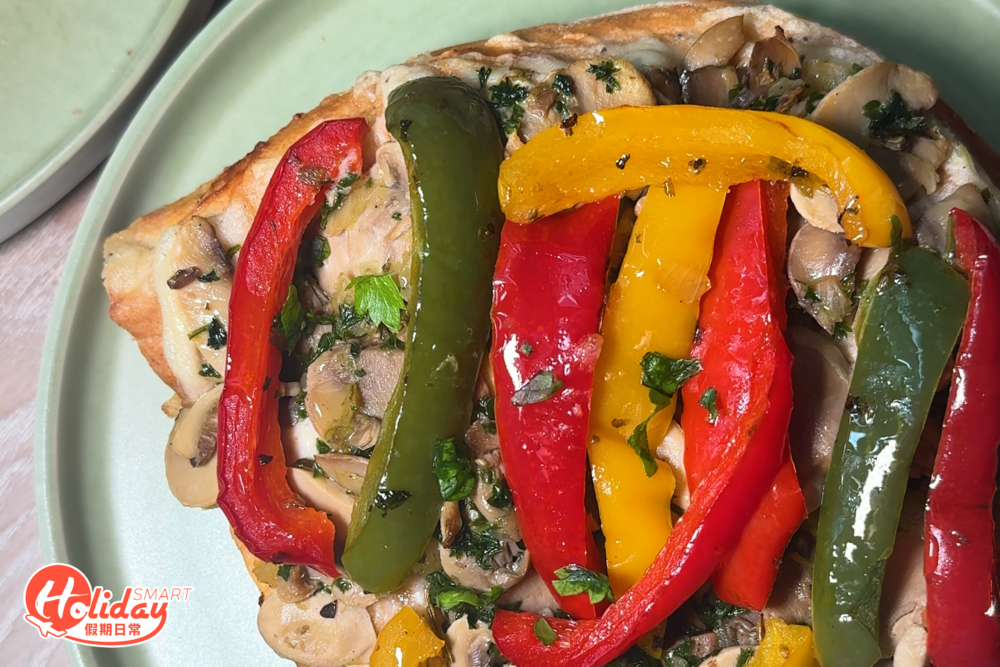 蘑菇Pizza超大份又厚身。