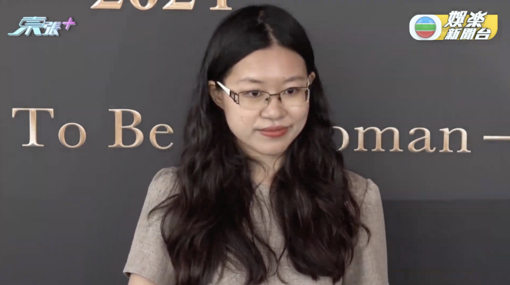 有網民話佢似公司會計部嘅同事，比起參選港姐，成個look似返工多啲