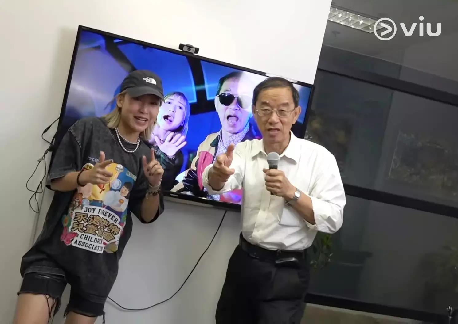 這首歌由Luna Is A Bep作曲填詞，林超英則擔任主唱及決定歌曲主題