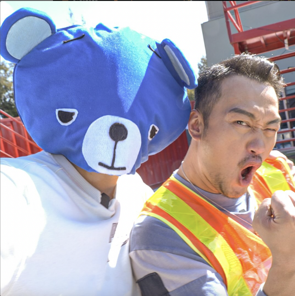 吳浩康為養家轉行做地盤以來,同時仍有做歌手兩者兼顧