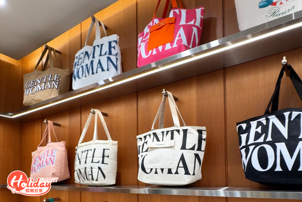 有很多拼色鮮艷的帆布袋（約HK$100-200/個）。