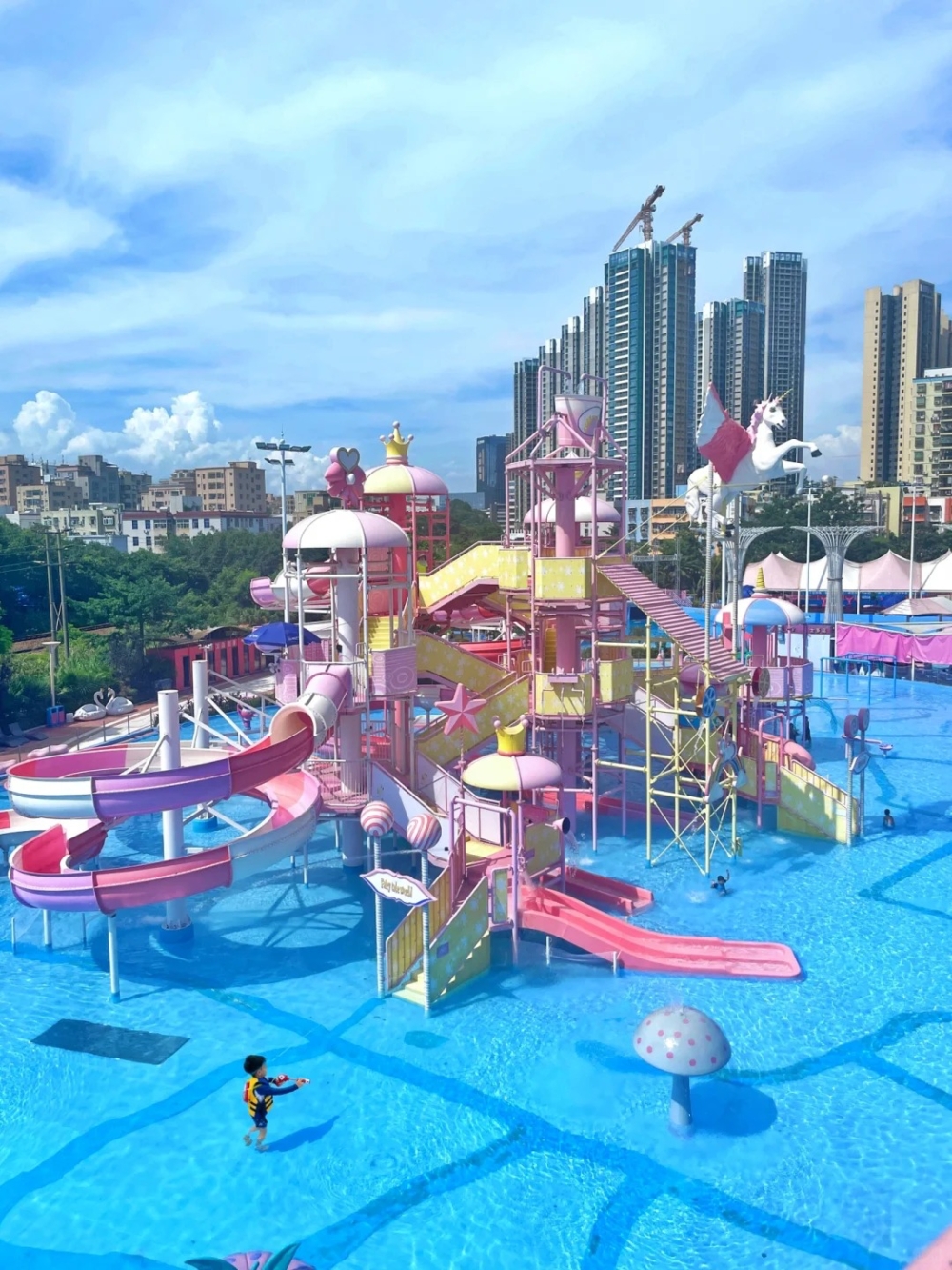 深圳夢幻粉色主題水上樂園