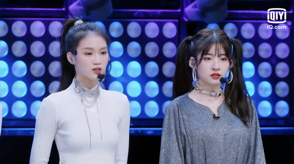 近日，24歲內地女偶像黃一鳴（右）因為一則爆料引發了網絡熱議