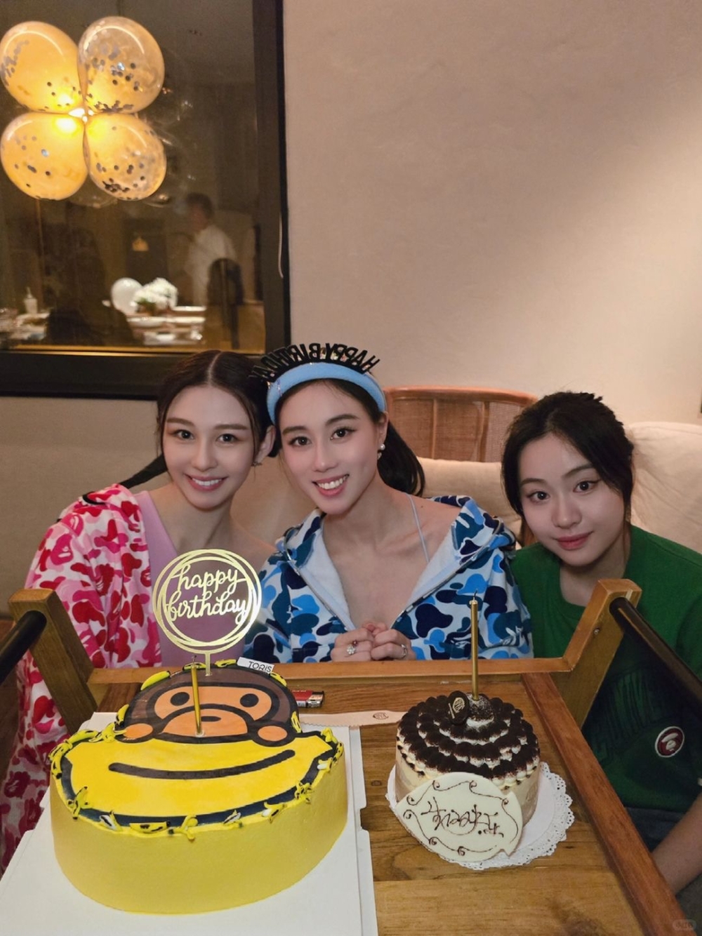 何超欣25歲生日，沈月和劉秀樺也提前為她慶祝。
