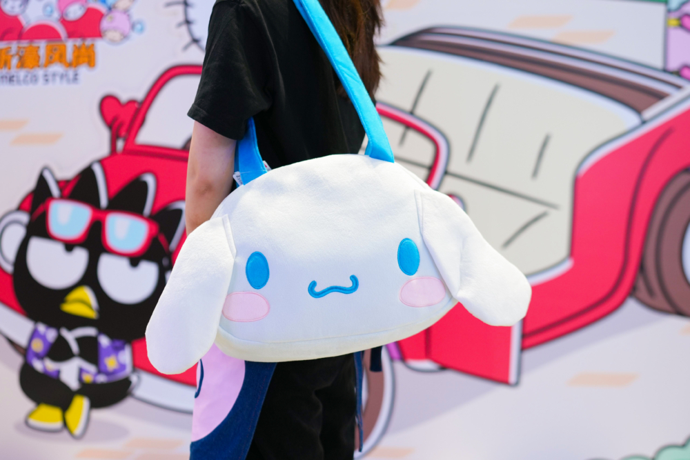 公仔大頭側揹袋 （MOP 175）