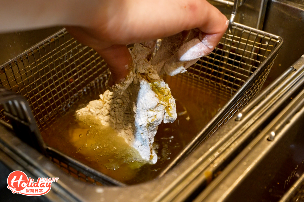 炸粉非常薄身，雞肉炸得香脆。