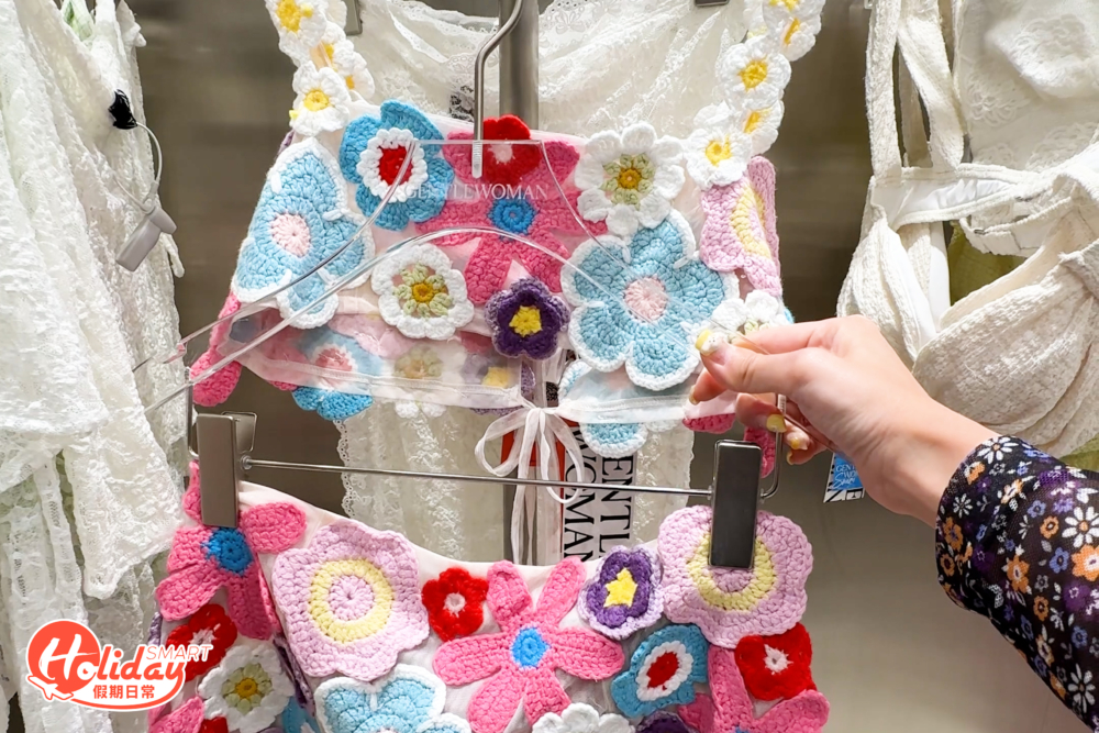 還有各種度假風衣服。