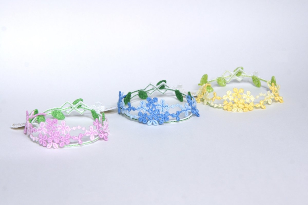 夏天的繡球花款則以清新的藍色和紫色為基調,給人一種涼爽的感覺。